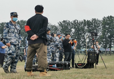 高新排爆裝置同臺比拼 激光銷毀啞彈大顯身手